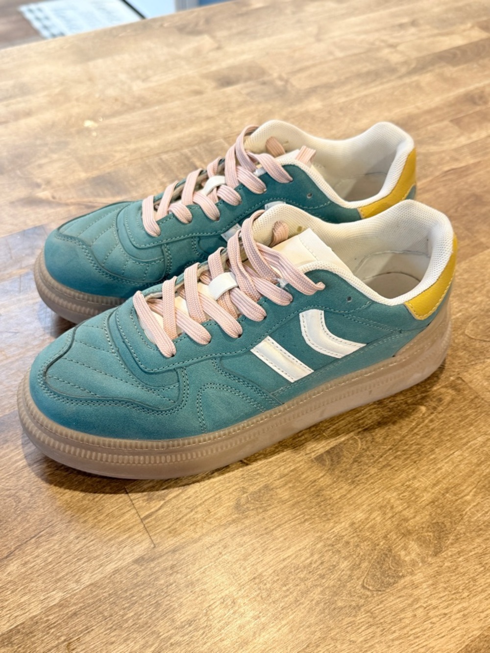 Madden Girl Women's Goalie Lace up Platform Sneaker Green snd Pink Size 7